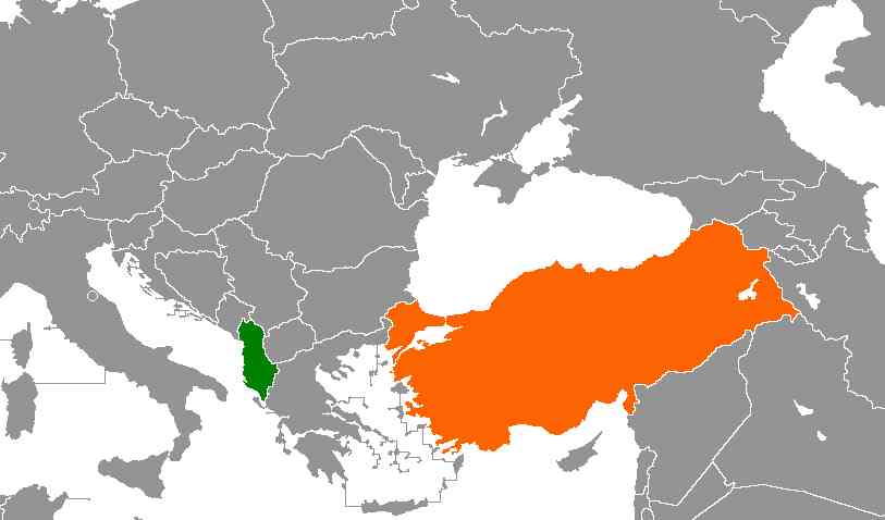 Türkiye ve Arnavutluk savunma bakanları bilgi alışverişinde bulundu