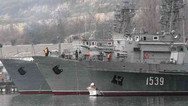 Rusya, Karadeniz'e 15 savaş gemisi gönderdi