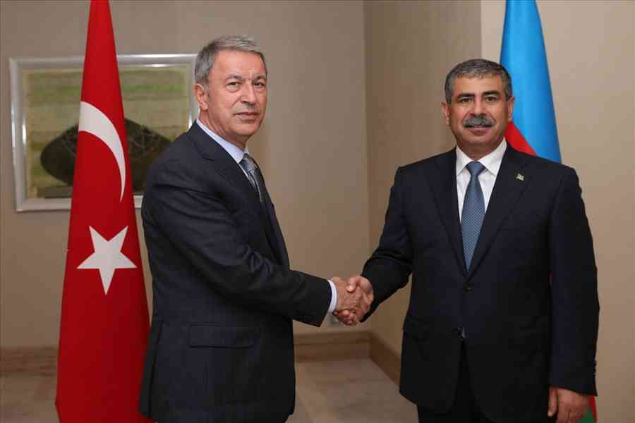 Türkiye ve Azerbaycan savunma bakanları görüş alışverişinde bulundu