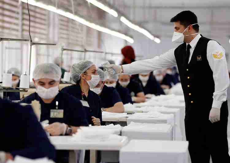 Savunma Bakanlığı fabrikalarında maske üretimi arttı