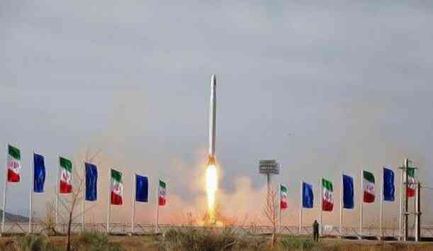 İran ikinci askeri uydusunu uzaya fırlattı