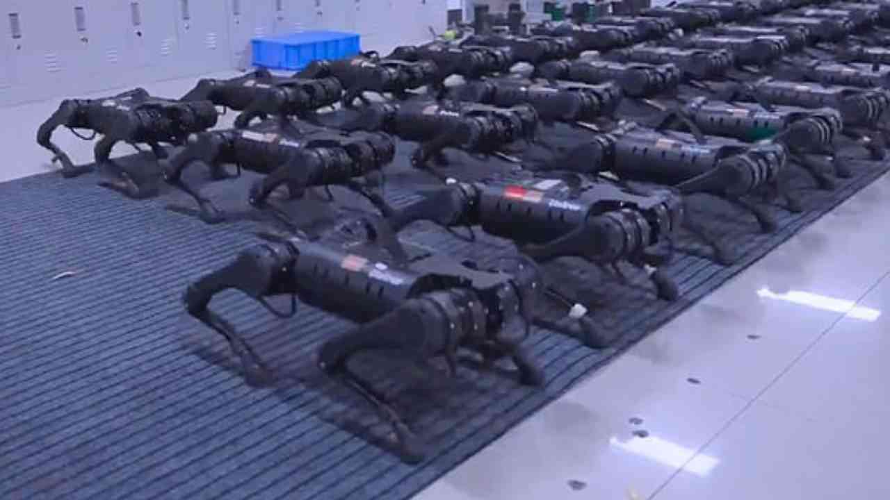 Çin merkezli robotik firması yeni robot ordusunu tanıttı