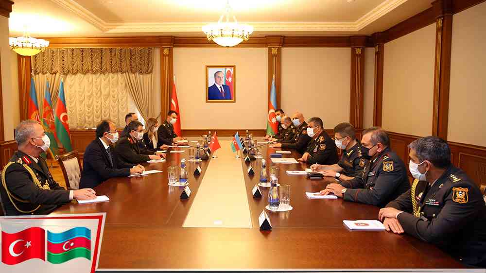 Azerbaycan savunma bakanından askeri işbirliği açıklaması